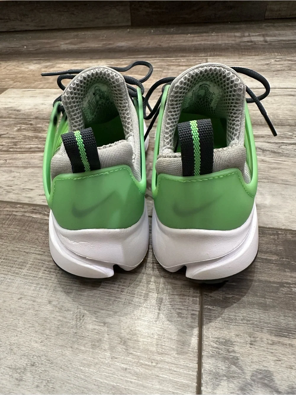 Nike Air Presto Grey and Green Trainers Youth size 5